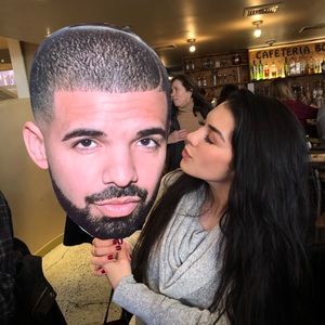 Meet your Posher, Farrah